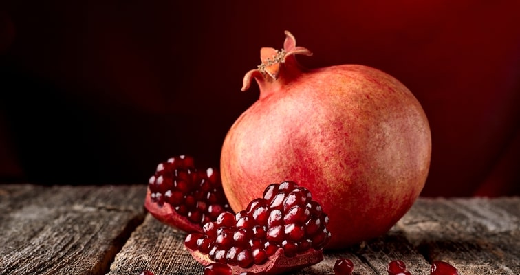 How to Cut and Deseed a Pomegranate